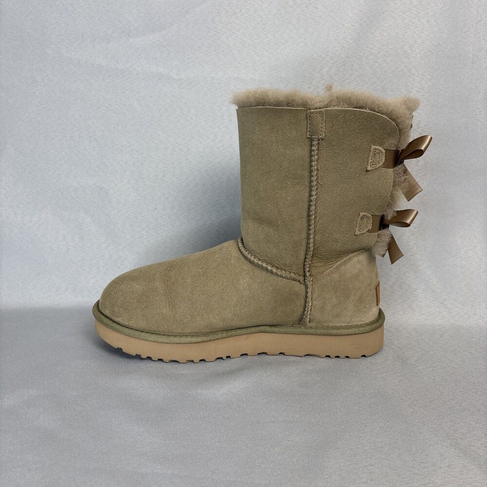 Womens UGG Boots Sz 9 Bailey Bow  Short ALP Antelope Green Suede Boho Festival - Picture 10 of 16